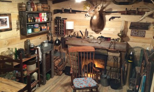 Ez a fiatal ember megálmodta és el is készítette saját vadászházát