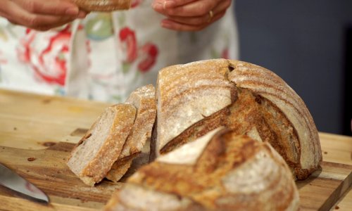 Mennyei kovászos kenyér, ahogy Borbás Marcsi készíti
