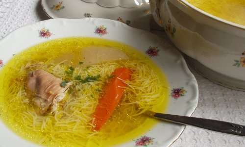 Nagyi húslevesének titka : mert mindig ő készíti nekem a legjobbat, s ettől olyan igazán finom