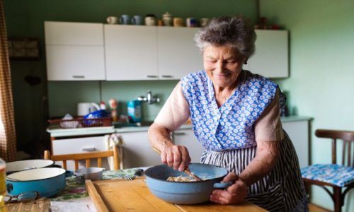 Ugye a te nagymamád akkor is jól lakatta a családot, ha nem volt otthon hús sem? 14 fantasztikus fogás, ami aranyat ér.