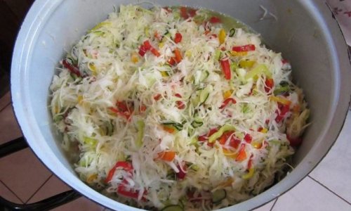 Imádok mindenféle savanyúságot…. de nekem ez vált be a legjobban… ezt eszem mindenhez, legfinomabb! Íme a recept!