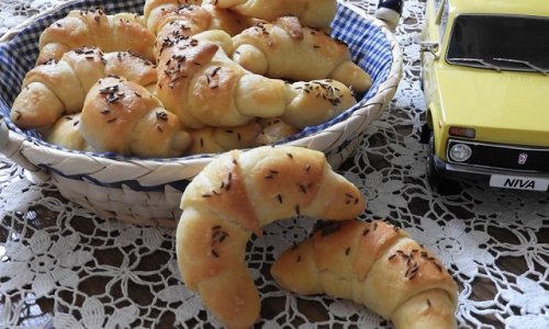 Sörkifli, bámulatos sós finomság, egy kis köménymaggal, a vendégek kedvenc ropogtatnivalója!