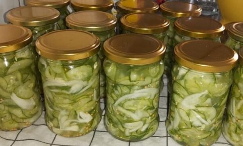 Mi is leteszteltük a svéd uborkasalátát télire, ezzel a recepttel nagyon finom lett