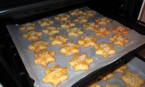 Karácsonyi ropogós sajtos pogácsa – a legfinomabb ünnepi sós rágcsálni való!